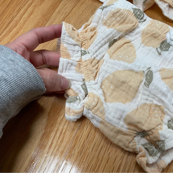 Emily & Oliver boho girl muslin neutral lemon two piece set. Size 6-9 months. - Picture 8 of 8